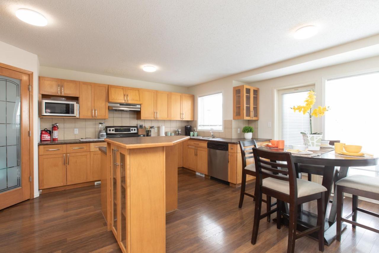 Elegant 6 Bedroom House Near U Of Manitoba Winnipeg Exterior foto