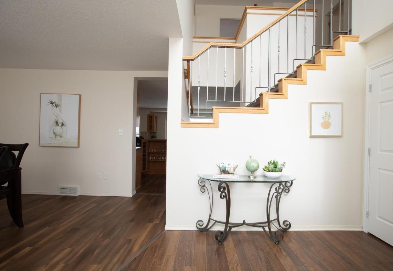 Elegant 6 Bedroom House Near U Of Manitoba Winnipeg Exterior foto
